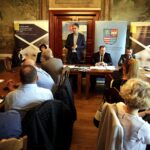 Tokarnia. Konferencja prasowa marszałka Adama Jarubasa dotycząca wykorzystania unijnych dotacji / Jarosław Kubalski / Radio Kielce