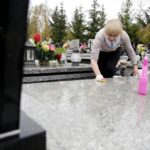 Kielce. Rozpoczęły się przygotowania na kieleckich cmentarzach do Dnia Wszystkich Świętych / Jarosław Kubalski / Radio Kielce