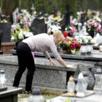 Kielce. Rozpoczęły się przygotowania na kieleckich cmentarzach do Dnia Wszystkich Świętych / Jarosław Kubalski / Radio Kielce