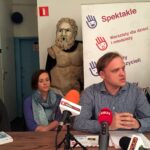 Kielce. Spektakl "Sztuka Latania" Teatru Kubuś w Szkole Podstawowej nr 25 / Ryszard Koziej / Radio Kielce