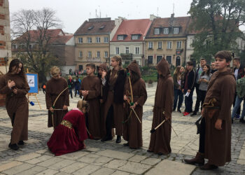 Sandomierz. Teatr uliczny / Grażyna Szlęzak-Wójcik / Radio Kielce