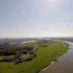 Sandomierz. Rzeka Wisła. Widok hutę szkła Pilkington / Jarosław Kubalski / Radio Kielce