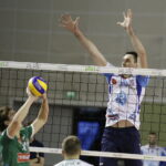 04.10.2017 Kielce. Siatkówka. Plus Liga. Mecz Dafi Społem Kielce - Indykpol AZS Olsztyn. Maksim Morozow / Jarosław Kubalski / Radio Kielce