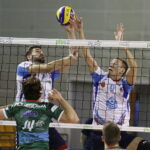 04.10.2017 Kielce. Siatkówka. Plus Liga. Mecz Dafi Społem Kielce - Indykpol AZS Olsztyn. Jakub Wachnik i Aleksiej Nalobin / Jarosław Kubalski / Radio Kielce