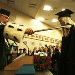 04.10.2017 Kielce. Politechnika Świętokrzyska. Rozpoczęcie roku akademickiego. Immatrykulacji dokonuje rektor Wiesław Trąmpczyński / Jarosław Kubalski / Radio Kielce