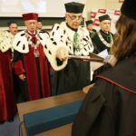 04.10.2017 Kielce. Politechnika Świętokrzyska. Rozpoczęcie roku akademickiego. Immatrykulacji dokonuje rektor Wiesław Trąmpczyński / Jarosław Kubalski / Radio Kielce