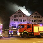 07.10.2017 Kielce. Pożar przy ulicy Okrzei. Straż pożarna gasi ogień na poddaszu budynku / Jarosław Kubalski / Radio Kielce