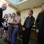 07.10.2017 Kielce. Biskup Marian Florczyk wręczył uzdolnionym uczniom stypendia im. Księdza Biskupa Czesława Kaczmarka / Jarosław Kubalski / Radio Kielce