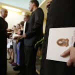 07.10.2017 Kielce. Biskup Marian Florczyk wręczył uzdolnionym uczniom stypendia im. Księdza Biskupa Czesława Kaczmarka / Jarosław Kubalski / Radio Kielce