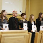 07.10.2017 Kielce. Biskup Marian Florczyk wręczył uzdolnionym uczniom stypendia im. Księdza Biskupa Czesława Kaczmarka / Jarosław Kubalski / Radio Kielce