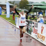 08.10.2017 Kielce. Bieg 6. Kielecka Dycha. Trzeci na mecie Michał Bąk / Jarosław Kubalski / Radio Kielce