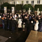 08.10.2017 Kielce. Grupa Zarażę Cie Bogiem Duszpasterstwa Akademickiego parafii Świętego Wojciecha odmawia różaniec na Placu Artystów / Jarosław Kubalski / Radio Kielce