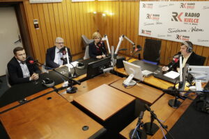 08.10.2017 Kielce. Studio Polityczne Radia Kielce. Gośćmi byli Anna Krupka (PiS), Grigor Szaginian (PO), Karol Kliś (PSL), Tomasz Wojtys (Kukiz`15) i Marek Kowalski (Nowoczesna) / Jarosław Kubalski / Radio Kielce