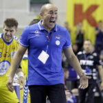 08.10.2017 Kielce. Piłka ręczna. Liga Mistrzów. Mecz PGE Vive Kielce Flensburgiem Handewitt. Trener Vive Talant Dujszebajew / Jarosław Kubalski / Radio Kielce