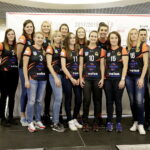 11.10.2017 Ostrowiec Świętokrzyski. Prezentacja nowego zespołu siatkarek KSZO w Galerii Ostrowiec / Jarosław Kubalski / Radio Kielce