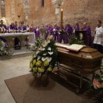 15.10.2017 Zawichost. Uroczystości pogrzebowe bp seniora diecezji sandomierskiej Wacława Świerzawskiego. Msza żałobna / Jarosław Kubalski / Radio Kielce