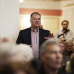 16.10.2017 Kielce. Bohdan Gumowski i jego książka "Camino znaczy droga". Spotkanie z czytelnikami w DŚT / Jarosław Kubalski / Radio Kielce