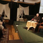 16.10.2017 Kielce. Bohdan Gumowski i jego książka "Camino znaczy droga". Spotkanie z czytelnikami w DŚT / Jarosław Kubalski / Radio Kielce