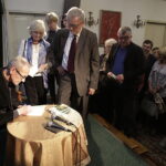 16.10.2017 Kielce. Bohdan Gumowski i jego książka "Camino znaczy droga". Spotkanie z czytelnikami w DŚT / Jarosław Kubalski / Radio Kielce