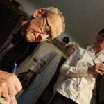 16.10.2017 Kielce. Bohdan Gumowski i jego książka "Camino znaczy droga". Spotkanie z czytelnikami w DŚT / Jarosław Kubalski / Radio Kielce