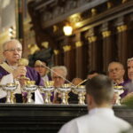 16.10.2017 Sandomierz. Uroczystości pogrzebowe biskupa-seniora Wacława Świerzawskiego w bazylice katedralnej. Mszę prowadził arcybiskup Stanisław Budzik / Jarosław Kubalski / Radio Kielce