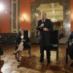 17.10.2017 Kielce. WDK. Spotkanie posłów PO z mieszkańcami. Europoseł Jolanta Hibner, poseł Mirosława Nykiel, przewodniczący PO Grzegorz Schetyna i poseł Artur Gierada / Jarosław Kubalski / Radio Kielce