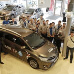 19.10.017 Kielce.  Siatkarze DAFI Społem Kielce dostali do jazdy toyoty yaris od TOYOTA Romanowski / Jarosław Kubalski / Radio Kielce