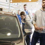 19.10.017 Kielce.  Siatkarze DAFI Społem Kielce dostali do jazdy toyoty yaris od TOYOTA Romanowski / Jarosław Kubalski / Radio Kielce