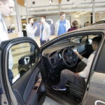 19.10.017 Kielce.  Siatkarze DAFI Społem Kielce dostali do jazdy toyoty yaris od TOYOTA Romanowski / Jarosław Kubalski / Radio Kielce