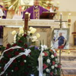 19.10.2017 Kielce. Kościół św. Maksymiliana Kolbe. Pogrzeb Pawła Jagniątkowskiego, kierownik „Toru Kielce” na Miedzianej Górze / Jarosław Kubalski / Radio Kielce