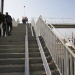 19.10.2017 Kielce. Kładka nad nad torami i peronem stacji Kielce Herbskie / Jarosław Kubalski / Radio Kielce