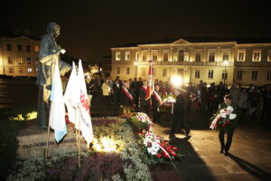 19.10.2017 Kielce. 33 lata temu ks. Jerzy Popiełuszko został zamordowany przez SB. Uroczystości w rocznicę przed pomnikiem księdza / Jarosław Kubalski / Radio Kielce