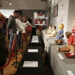 20.10.2017 Kielce. „Lalka w Belle Epoque” - wernisaż wystawy lalek z kolekcji Zbioru Sosenków w Galerii Sztuki Współczesnej „Winda” / Jarosław Kubalski / Radio Kielce