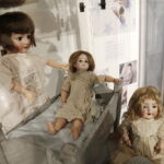 20.10.2017 Kielce. „Lalka w Belle Epoque” - wernisaż wystawy lalek z kolekcji Zbioru Sosenków w Galerii Sztuki Współczesnej „Winda” / Jarosław Kubalski / Radio Kielce