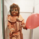 20.10.2017 Kielce. „Lalka w Belle Epoque” - wernisaż wystawy lalek z kolekcji Zbioru Sosenków w Galerii Sztuki Współczesnej „Winda” / Jarosław Kubalski / Radio Kielce