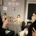 20.10.2017 Kielce. „Lalka w Belle Epoque” - wernisaż wystawy lalek z kolekcji Zbioru Sosenków w Galerii Sztuki Współczesnej „Winda” / Jarosław Kubalski / Radio Kielce