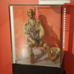 20.10.2017 Kielce. „Lalka w Belle Epoque” - wernisaż wystawy lalek z kolekcji Zbioru Sosenków w Galerii Sztuki Współczesnej „Winda” / Jarosław Kubalski / Radio Kielce