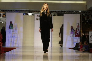 22.10.2017 Kielce. Akademia Off Fashion. Pokaz mody w Galerii Echo / Jarosław Kubalski / Radio Kielce