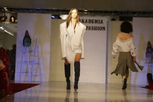 22.10.2017 Kielce. Akademia Off Fashion. Pokaz mody w Galerii Echo / Jarosław Kubalski / Radio Kielce