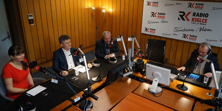 Magdalena Fogiel-Litwinek, Kukiz'15; Krzysztof Słoń, senator PiS; Kazimierz Kotowski, poseł PSL / Robert Felczak / Radio Kielce