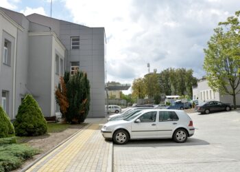 Parking przed Centrum Matki i Noworodka / Marzena Mąkosa / Radio Kielce