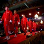 Mecz Polska - Irlandia w Hali "Pod Basztami". Polscy zawodnicy wychodzą na ring. Na zdjęciu : Marek Pietruczuk, Kamil Holka, Daniel Adamiec, Bartosz Gołębiewski, Arkadiusz Szwedowicz, Jan Sosnowski, Aleksander Stawirej / Marzena Mąkosa / Radio Kielce