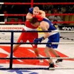 Mecz Polska - Irlandia w Hali "Pod Basztami". Marek Pietruczuk i Wayne Kelly w walce / Marzena Mąkosa / Radio Kielce