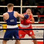 Mecz Polska - Irlandia w Hali "Pod Basztami". Marek Pietruczuk i Wayne Kelly w walce / Marzena Mąkosa / Radio Kielce