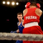 Mecz Polska - Irlandia w Hali "Pod Basztami". Bartosz Gołębiewski i Michael Nevin w walce / Marzena Mąkosa / Radio Kielce