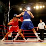 Mecz Polska - Irlandia w Hali "Pod Basztami". Bartosz Gołębiewski i Michael Nevin w walce / Marzena Mąkosa / Radio Kielce