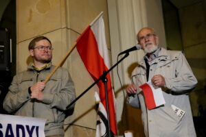 Protest przed Sądem Okręgowym w Kielcach. Prof. Stanisław Żak / Marzena Mąkosa / Radio Kielce