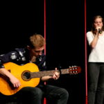 Eliminacje wojewódzkie Festiwalu Piosenki Niezłomnej IPN. Na zdjęciu duet : Anna Beta oraz Piotr Chaja z IV LO w Kielcach / Marzena Mąkosa / Radio Kielce