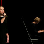 Eliminacje wojewódzkie Festiwalu Piosenki Niezłomnej IPN. Na zdjęciu : Aleksandra Dybała z Gimnazjum Katolickiego w Kielcach / Marzena Mąkosa / Radio Kielce