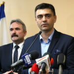 Szachy i piłka ręczna w szkołach. Konferencja na temat programów robionych ze Świętokrzyskim Centrum Doskonalenia Nauczycieli. Jacek Wołowiec - dyrektor Świętokrzyskiego Centrum Doskonalenia Nauczycieli oraz Krzysztof Łysak - wicedyrektor do spraw pedagogicznych w Świętokrzyskim Centrum Doskonalenia Nauczycieli w Kielcach / Marzena Mąkosa / Radio Kielce